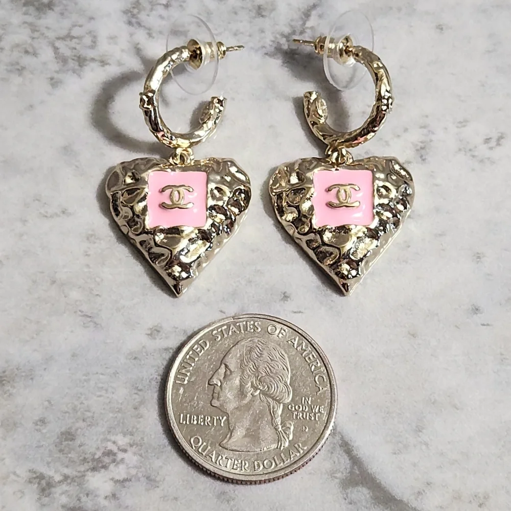 CHANEL Gold-Tone Pink Heart CC Drop Earrings✨️ - Picture 3 of 7